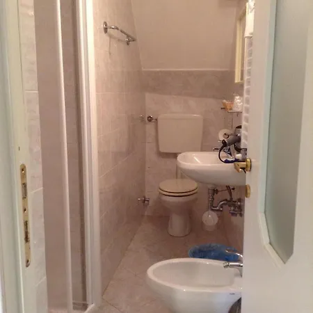 ゲストハウス Carlo ヴェルナッツァ